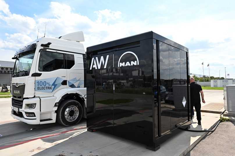 Der Smart Charging Cube ist eine stationäre Batterielösung mit bis zu vier Ladepunkten für jeweils 400 kW Ladeleistung. | Foto: FH
