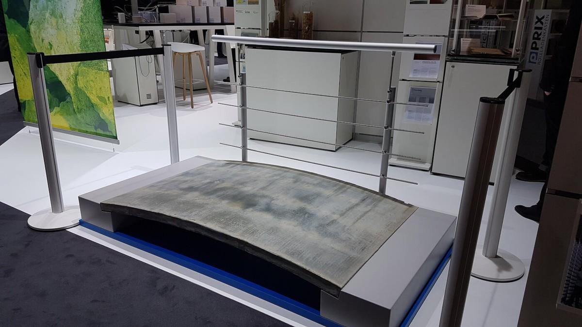 Eine Brücke aus naturfaserverstärktem Textilbeton zeigt das Fraunhofer Institut. Die Bewehrung besteht aus Hanffasern.