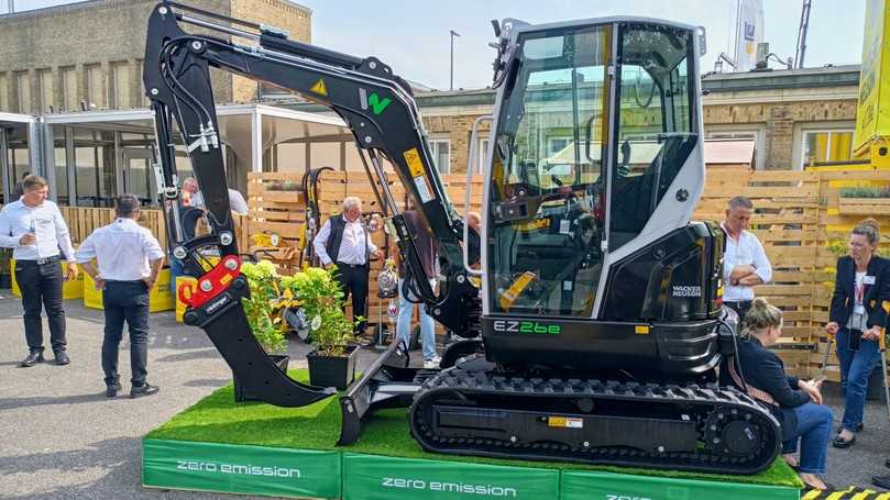 Wacker Neuson erweitert sein „Zero Emission"-Angebot kontinuierlich weiter – auch mit dem neuen Elektrobagger EZ26e. | Foto: Wacker Neuson Wacker Neuson erweitert sein „Zero Emission"-Angebot kontinuierlich weiter – auch mit dem neuen Elektrobagger EZ26e. | Foto: Wacker Neuson