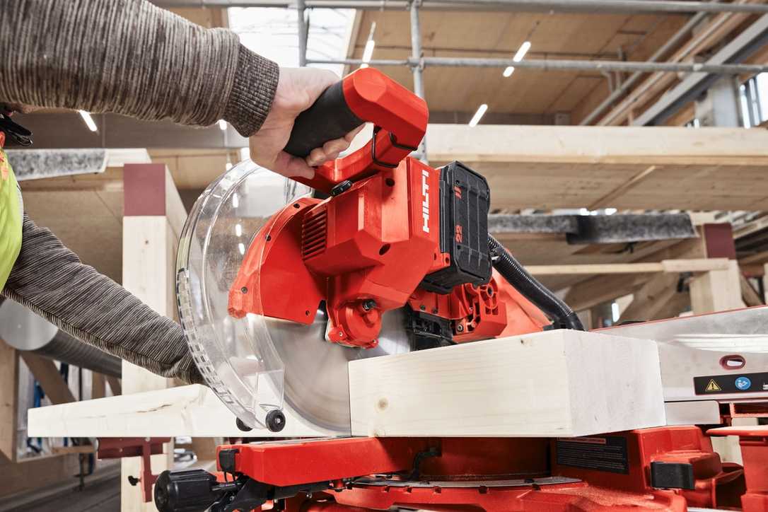 bauma 2025: Hilti bringt neue Akku-Kappsäge auf den Markt