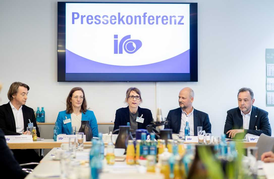 iro-Pressekonferenz: Transformation nur ganzheitlich iro-Pressekonferenz: Transformation nur ganzheitlich