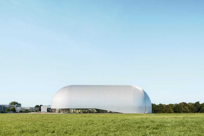Die Halle ist 92 mal 42 Meter groß, der höchste Punkt misst 26 Meter, der Brutto-Rauminhalt beträgt 71.000 m3. | Foto: Annika Feuss Die Halle ist 92 mal 42 Meter groß, der höchste Punkt misst 26 Meter, der Brutto-Rauminhalt beträgt 71.000 m3. | Foto: Annika Feuss