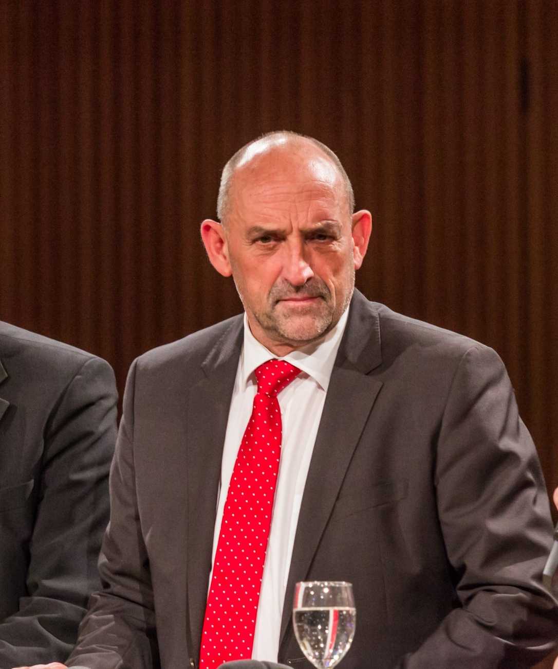 Tarifverhandlungen: Baugewerbe-Tarifparteien berufen neuen Schlichter