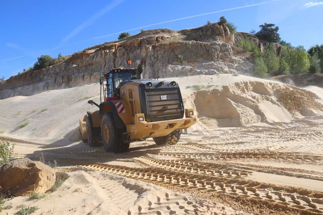 Cat Baumaschinen im Quarzsandabbau: Effiziente Technik im Werk Quedlinburg