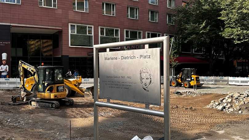 Cat-Baumaschinen unterstützten das Unternehmen dabei, den Marlene-Dietrich-Platz in Berlin aufzuwerten. | Foto: Otto Kittel