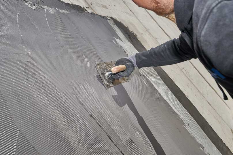 Durch den Einbau einer Verstärkungseinlage bei Druckwasserbeanspruchung erhöht sich die Ausführungssicherheit. Mit der Änderung der Norm wird diese Bauweise auch für FPD verpflichtend. | Foto: Saint-Gobain Weber Durch den Einbau einer Verstärkungseinlage bei Druckwasserbeanspruchung erhöht sich die Ausführungssicherheit. Mit der Änderung der Norm wird diese Bauweise auch für FPD verpflichtend. | Foto: Saint-Gobain Weber