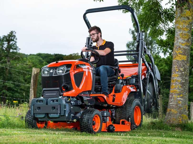 Die Profi-Mähtraktoren der G-Serie bietet Kubota mit Boden- und Hochentleerung an. | Foto: Kubota Die Profi-Mähtraktoren der G-Serie bietet Kubota mit Boden- und Hochentleerung an. | Foto: Kubota