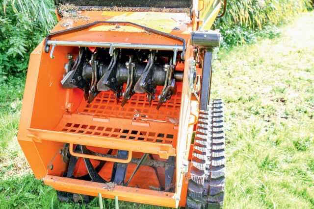 Blick auf die Messerwelle, das 25er Sieb und die Axelero-Walze.