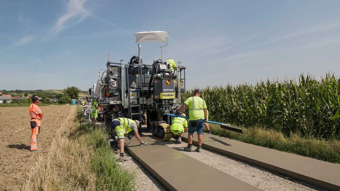 Wirtgen SP 33: Gleitschalungsfertiger debütiert in Österreich