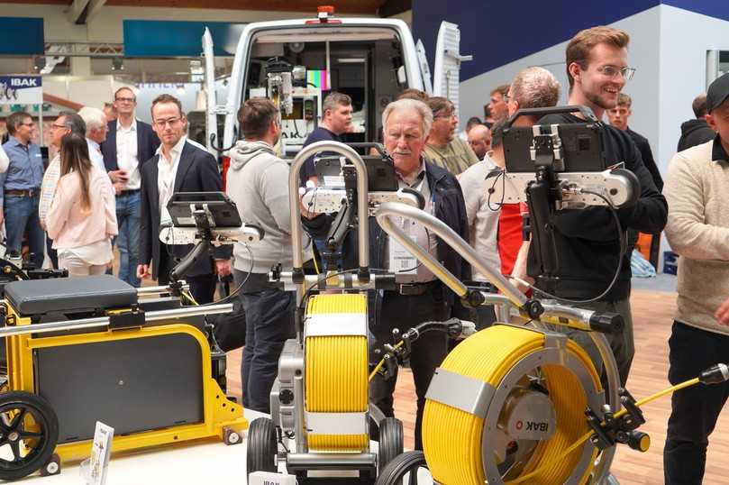 Fachlicher Austausch am Stand: Zahlreiche Besucher nutzten die Gelegenheit zum persönlichen Gespräch mit dem IBAK-Team. | Foto: IBAK