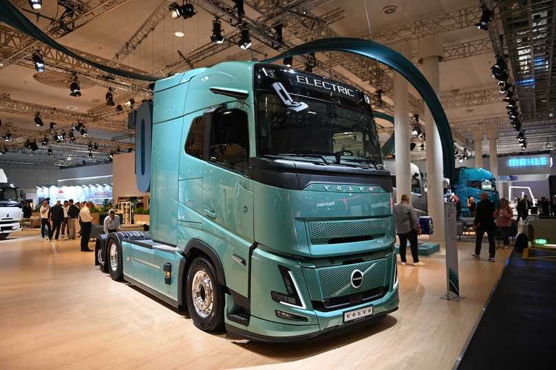 Der Volvo FH Aero Electric 6x2 für maximal 700 Kilometer Reichweite ist das Topmodell der neuen E-Generation, die auf der IAA als „Truck of the Year 2027“ ausgezeichnet wurde. | Foto: FH