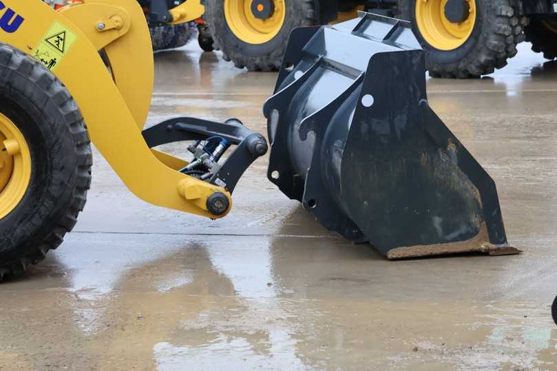 Das Werkzeug des Kompaktradladers WA70M-8 lässt sich schnell wechseln. | Foto: B_I MEDIEN Das Werkzeug des Kompaktradladers WA70M-8 lässt sich schnell wechseln. | Foto: B_I MEDIEN