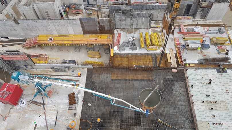 Extremer Platzmangel: Die Betonage erfolgte über hydraulische Drehverteiler. | Foto: dechant hoch- und ingenieurbau gmbh