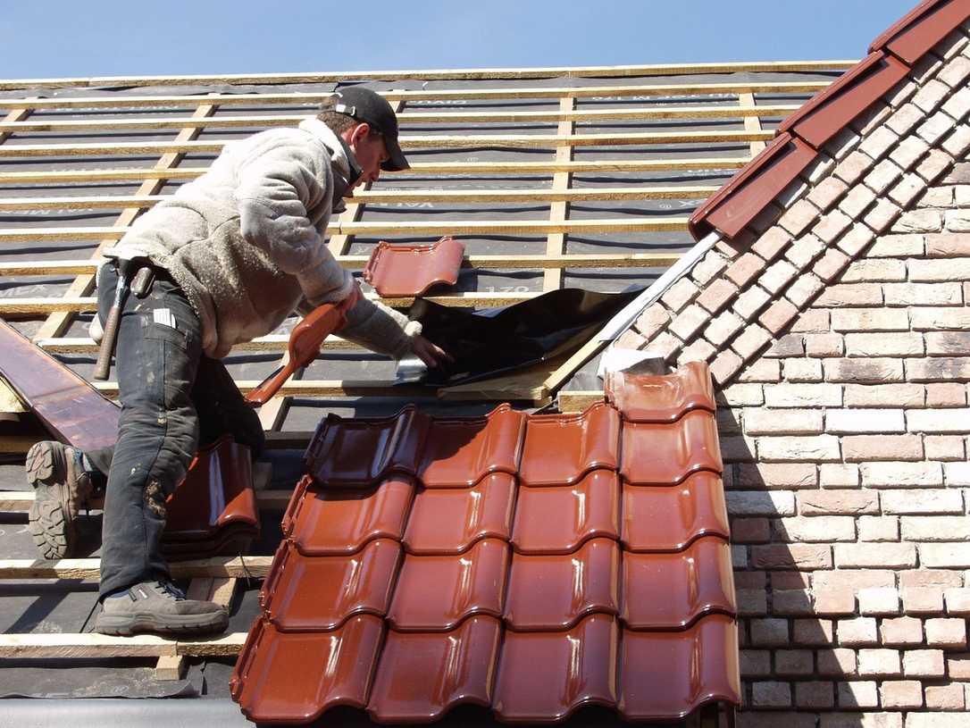 Tarifverhandlungen am Bau: Dachdecker erhalten Inflationsprämie im Februar 2024 Tarifverhandlungen am Bau: Dachdecker erhalten Inflationsprämie im Februar 2024