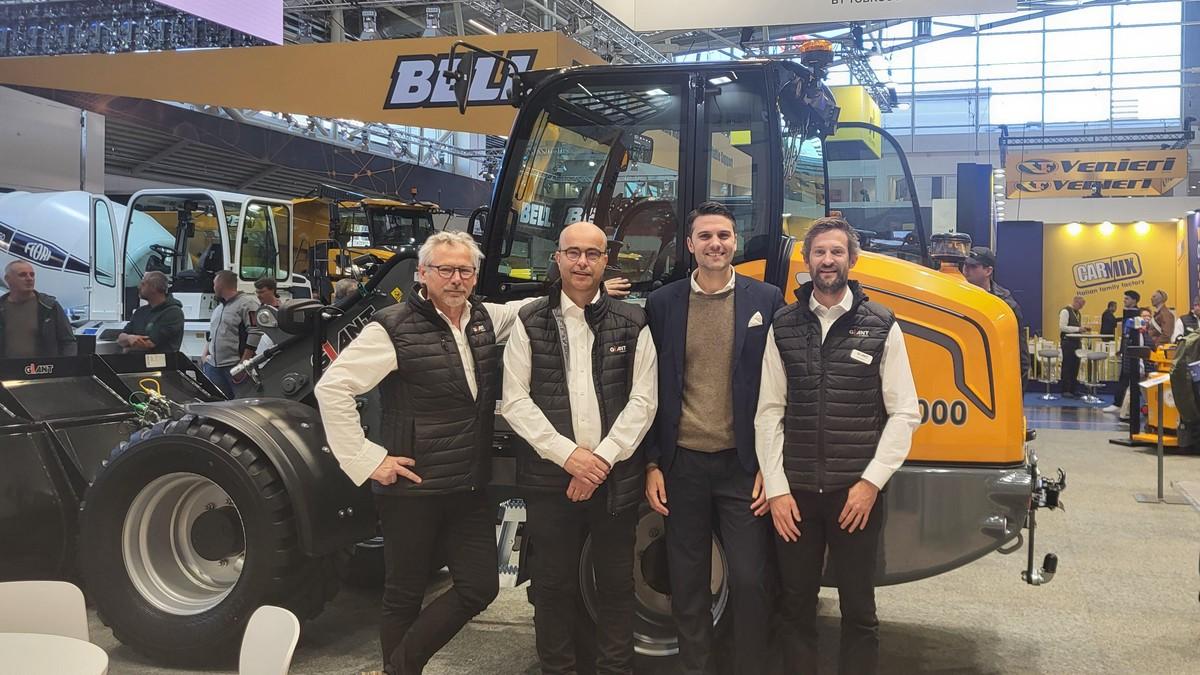 Froh über den juristischen Sieg (v.l.). Frans van Asseldonk (Verkauf), Toine Brock (CEO), Fabio Adinolfi (Rechtsanwalt) und Pim de Boer (Marketing) | Foto: Tobroco-Giant