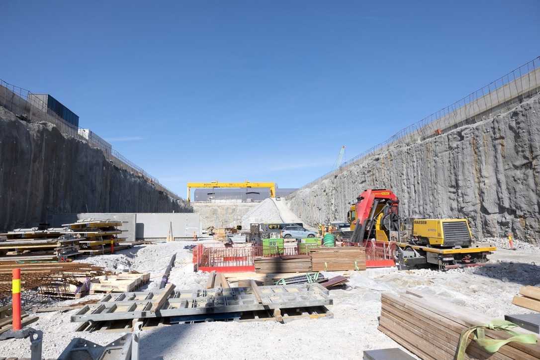 Entwässerungsrinnen im Tiefbau in der Antarktis: Hochleistungsbeton auf Andøya