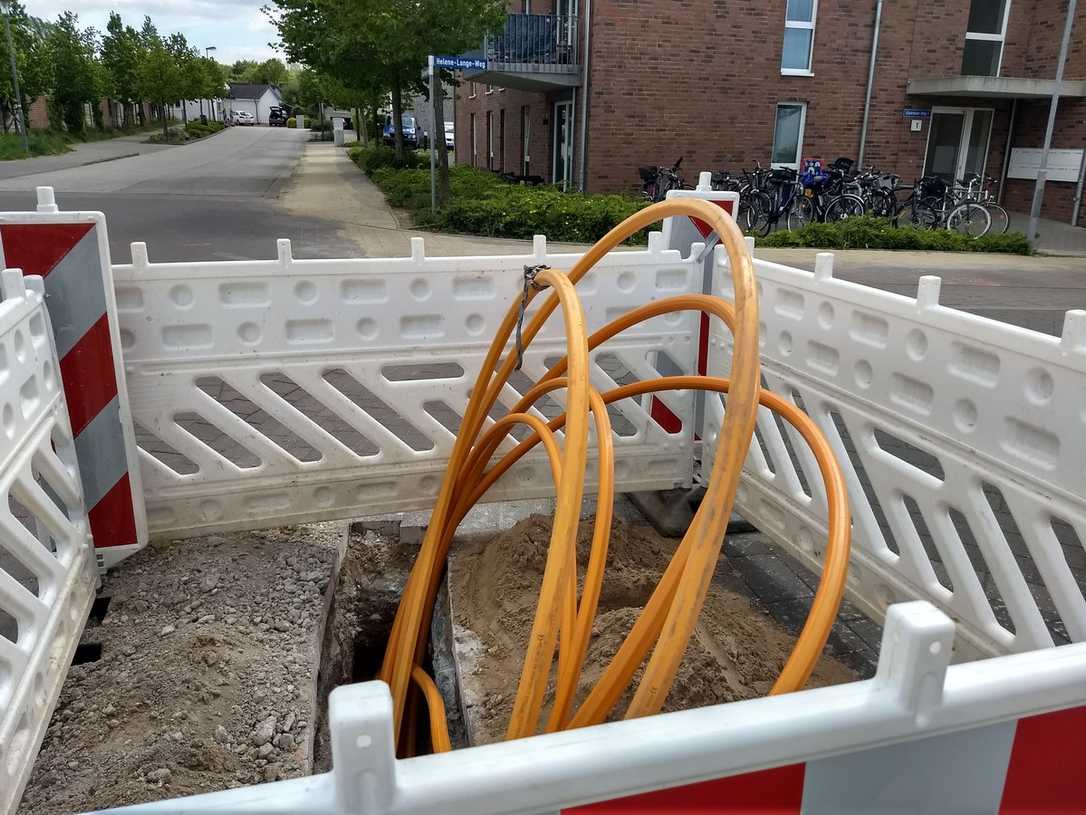 Glasfaserkabelverlegung - Viele Schäden beim Breitbandausbau vermeidbar Glasfaserkabelverlegung - Viele Schäden beim Breitbandausbau vermeidbar
