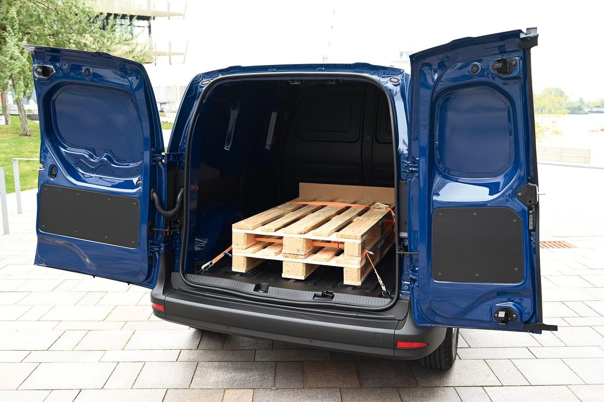 Serienmäßig verfügt der Citan Kastenwagen über Heckflügeltüren. Die große Heckklappe ist aufpreispflichtig. | Foto: Quatex