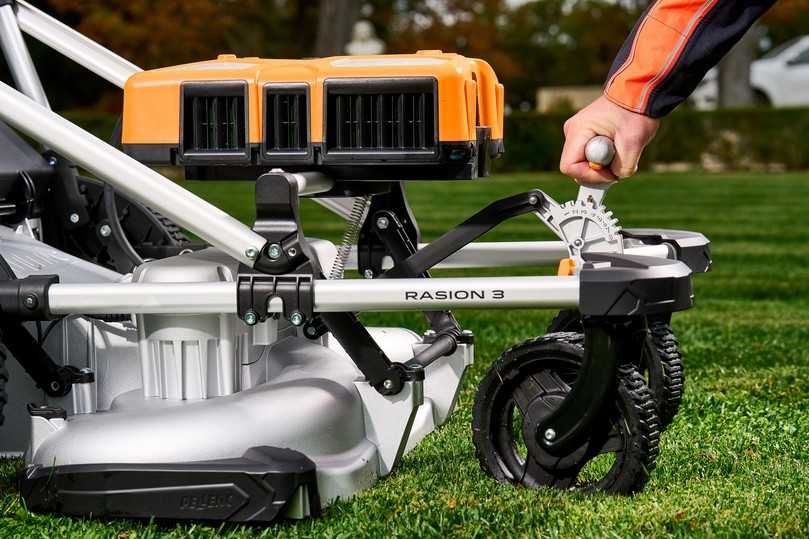 Die Schnitthöhe des Rasion 3 lässt sich von 30 bis 95 Millimeter einstellen. | Foto: Pellenc