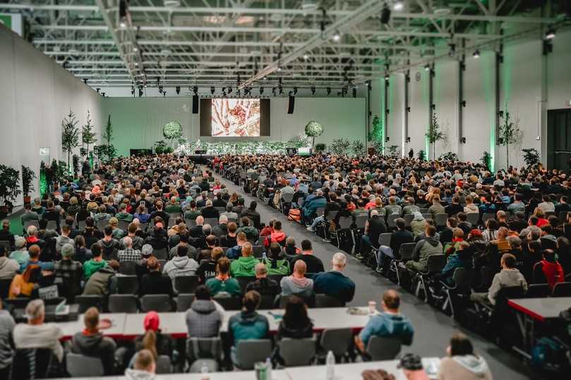 Vielseitiges Vortragsprogramm und viel Raum für die Praxis: Die Deutschen Baumpflegetage 2025 zogen vom 6. bis zum 8. Mai 3.063 Teilnehmende aus 39 Nationen nach Augsburg. | Foto: Deutsche Baumpflegetage