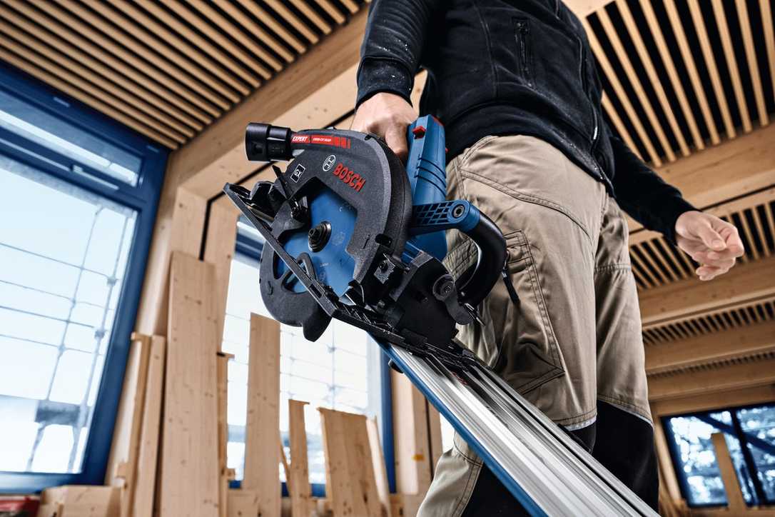 Akku-Kreissäge von Bosch: Expert EXKS18V-68GX für Schalung und Abbund