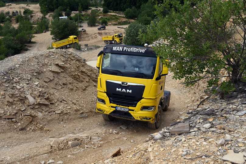 Selbst die MAN TGX-Sattelzugmaschine mit Hydrodrive an der Vorderachse überwindet jeden Parcours souverän. | Foto: QUATEX Selbst die MAN TGX-Sattelzugmaschine mit Hydrodrive an der Vorderachse überwindet jeden Parcours souverän. | Foto: QUATEX