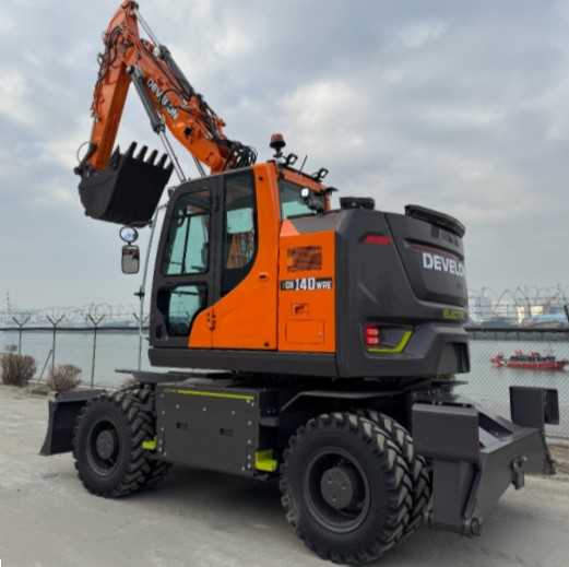 Noch in der Entwicklung: Develons batteriebetriebener 14-Tonnen-Mobilbagger soll über genug Akkukapazität für mehr als 8 Stunden Betrieb verfügen. | Foto: Develon Noch in der Entwicklung: Develons batteriebetriebener 14-Tonnen-Mobilbagger soll über genug Akkukapazität für mehr als 8 Stunden Betrieb verfügen. | Foto: Develon