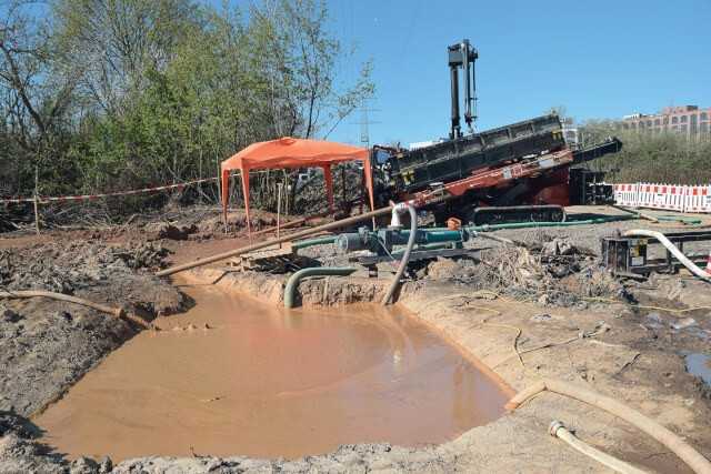 Im Zuge von Horizontalspülbohrarbeiten für die Anbindung eines neuen Umspannwerks an eine vorhandene Stromleitung in Frankfurt am Main kam eine Ditch Witch JT100 zum Einsatz. | Foto: L-Team Baumaschinen Im Zuge von Horizontalspülbohrarbeiten für die Anbindung eines neuen Umspannwerks an eine vorhandene Stromleitung in Frankfurt am Main kam eine Ditch Witch JT100 zum Einsatz. | Foto: L-Team Baumaschinen