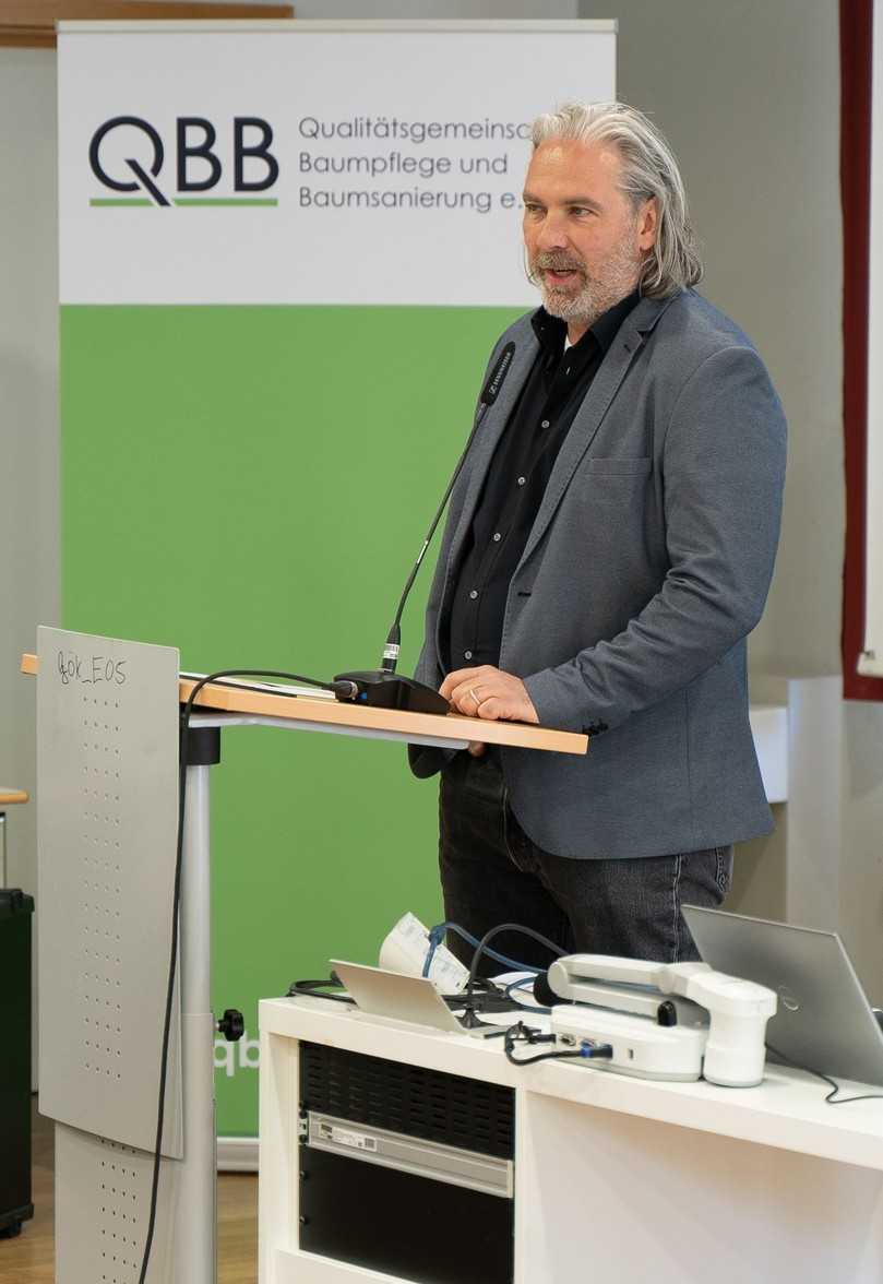 Der QBB-Vorsitzende Christian Draeger begrüßte die Gastgeber, Referenten und die rund 100 Teilnehmenden der diesjährigen Schulung für Vereinsmitglieder. | Foto: QBB