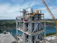 Schlanker Geda-Aufzug am Zementwerk