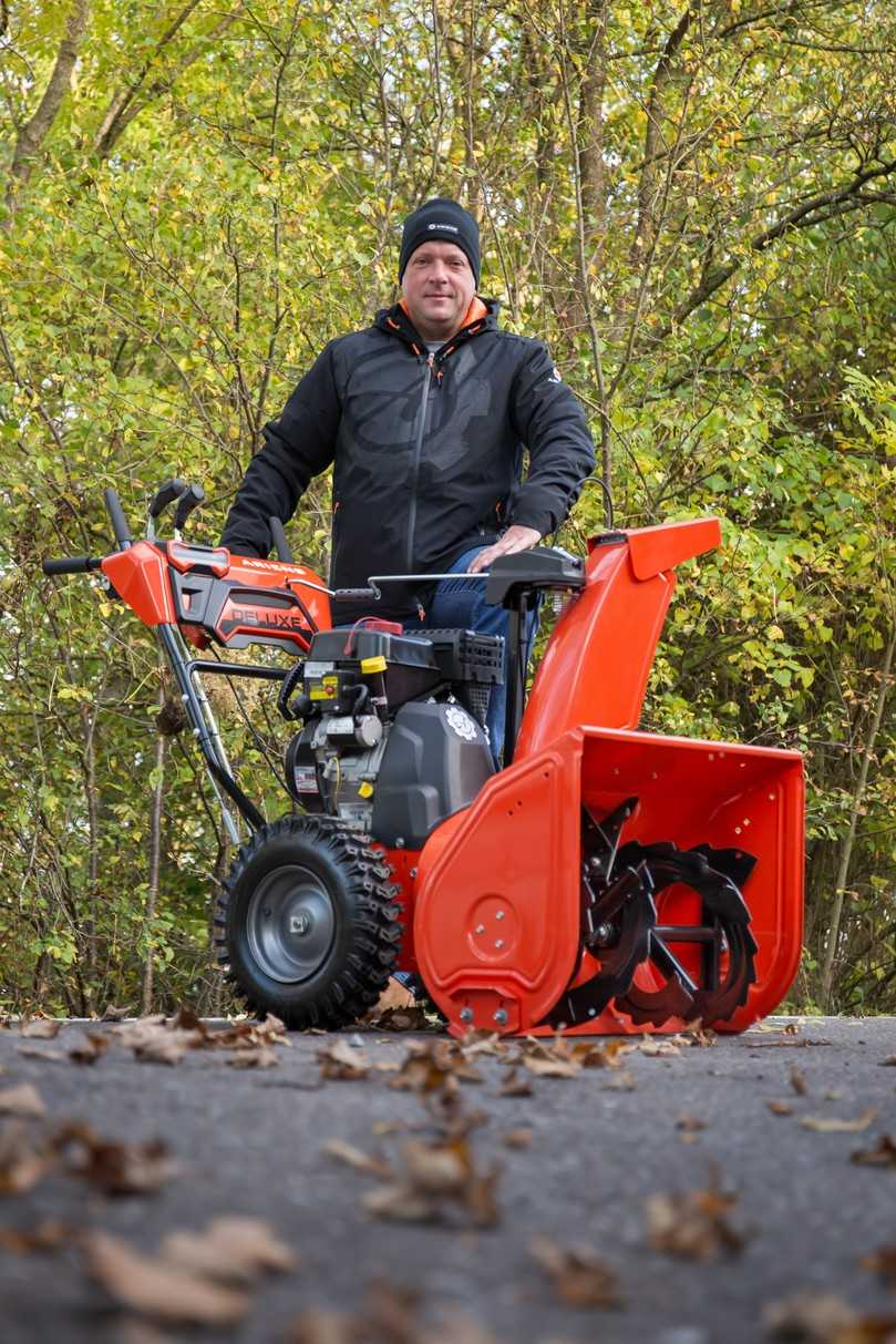 Bereit für den Winter: Experte Roman Mühleck aus dem Ariens-Produktmarketing. | Foto: AriensCo GmbH Bereit für den Winter: Experte Roman Mühleck aus dem Ariens-Produktmarketing. | Foto: AriensCo GmbH