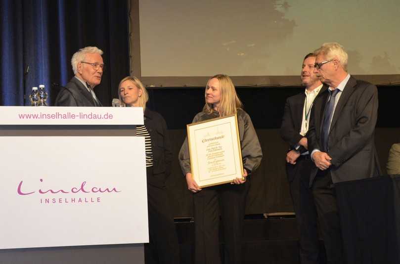Familie Jöckel mit dem langjährigen Seminarleiter Prof. Max Dohmann bei seiner Verabschiedung. Er bleibt dem Lindauer Seminar als Ehrengast erhalten. | Foto: B_I/Valdix