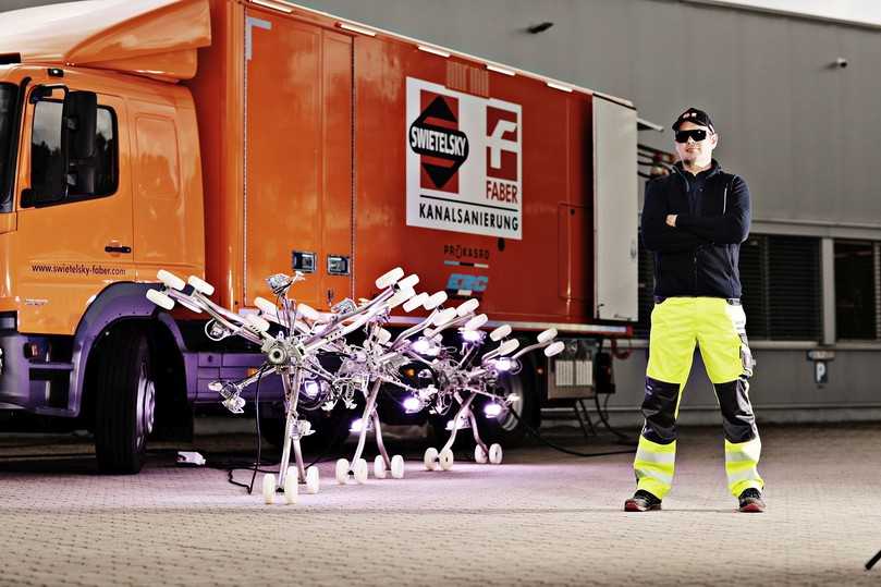 Alexander Heil mit nagelneuem Prokasro-„Ferrari“ | Foto: Prokasro Alexander Heil mit nagelneuem Prokasro-„Ferrari“ | Foto: Prokasro