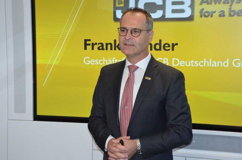 „Wir haben für den deutschen Markt eine größere Sortimentsbreite als je zuvor.“ – Frank Zander, Geschäftsführer der JCB Deutschland GmbH, glaubt fest an weiteres Wachstum auf dem deutschen Markt. | Foto: B_I „Wir haben für den deutschen Markt eine größere Sortimentsbreite als je zuvor.“ – Frank Zander, Geschäftsführer der JCB Deutschland GmbH, glaubt fest an weiteres Wachstum auf dem deutschen Markt. | Foto: B_I
