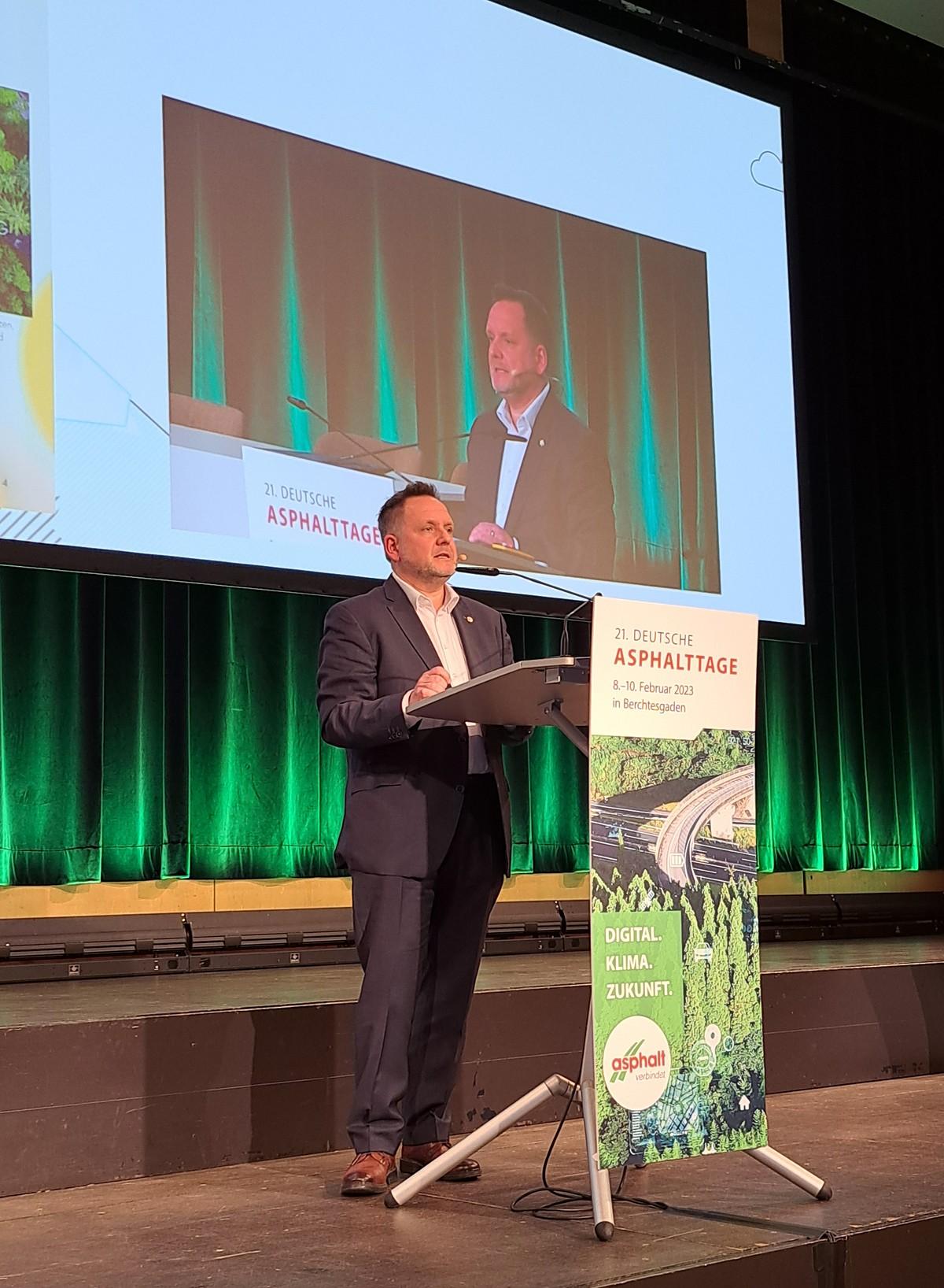 · „Das Warten auf die perfekte Lösung bremst mutige Schritte, die letztlich in die Nähe einer Lösung führen könnten.“ [Jens Müller-Belau, Managing Director bei Shell, zum Thema Innovation und Energiewende] | Foto: DAV