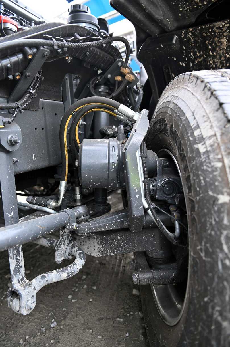 Der PXP-Antrieb verfügt über solide verlegte Verbindungsschläuche am Übergang vom Rahmen zur Radnabe der Vorderräder. | Foto: Quatex Der PXP-Antrieb verfügt über solide verlegte Verbindungsschläuche am Übergang vom Rahmen zur Radnabe der Vorderräder. | Foto: Quatex