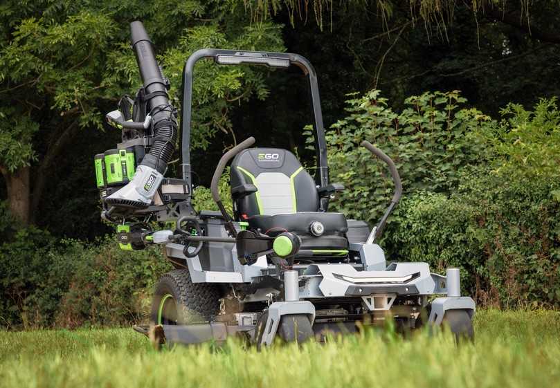 Der neue Pro X Zero-Turn-Aufsitzmäher ZTX4800E von Ego setzt auf ein flexibles Wechselakku-System. | Foto: Ego Der neue Pro X Zero-Turn-Aufsitzmäher ZTX4800E von Ego setzt auf ein flexibles Wechselakku-System. | Foto: Ego
