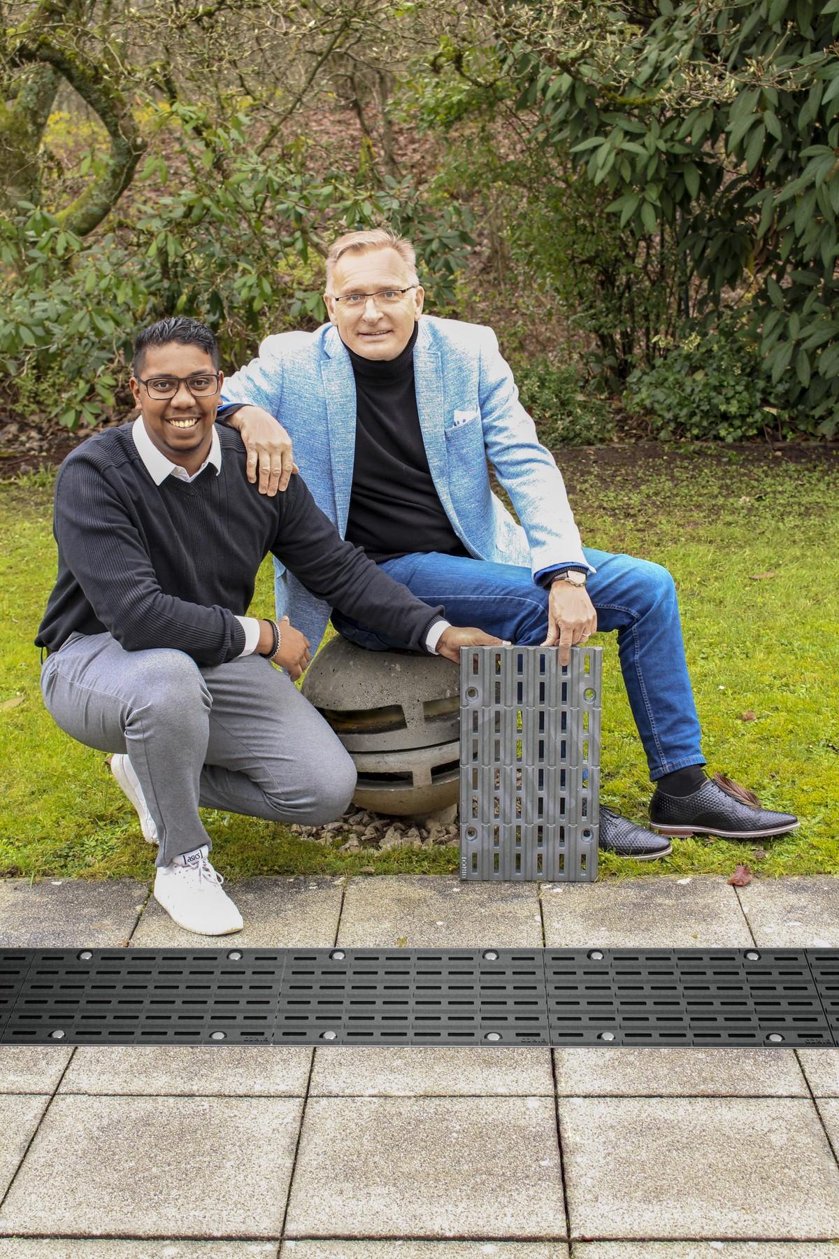 Freuen sich über die Auszeichnung für das Unternehmen: Hans-Jürgen Röcker (rechts), Public-Affairs-Manager/Seminarleitung bei Birco, und Junior-Produktmanager Arnaud Esther. | Foto: Birco