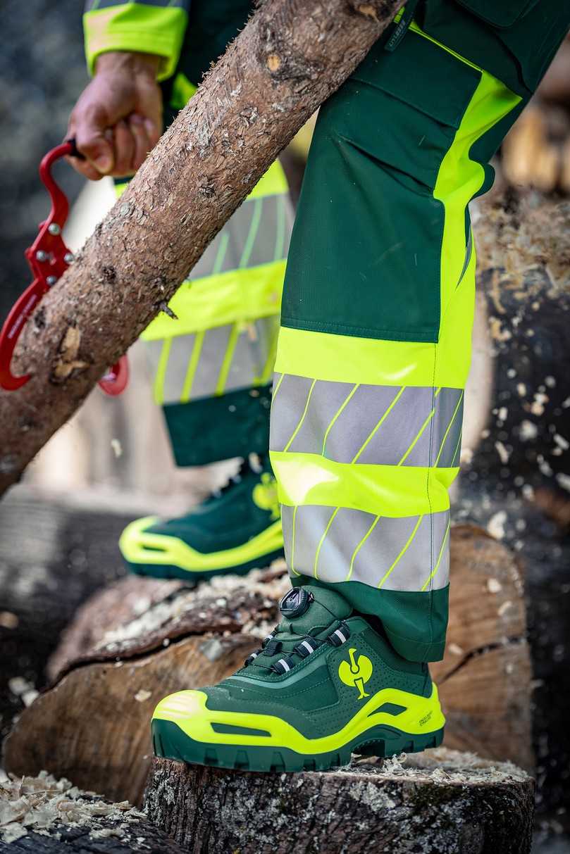 Die neue Arbeitsbekleidung von Engelbert Strauss, eine nach DIN EN ISO 20471 zertifizierte Workwear-Linie. | Foto: Werbefotografie Weiss Die neue Arbeitsbekleidung von Engelbert Strauss, eine nach DIN EN ISO 20471 zertifizierte Workwear-Linie. | Foto: Werbefotografie Weiss