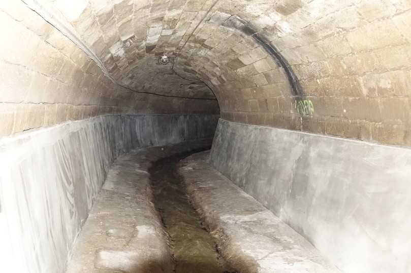 Auf rund 31 Metern sind die Kämpferbereiche sowohl maschinell im Nassspritzverfahren als auch von Hand mineralisch neu beschichtet worden. | Foto: Güteschutz Kanalbau Auf rund 31 Metern sind die Kämpferbereiche sowohl maschinell im Nassspritzverfahren als auch von Hand mineralisch neu beschichtet worden. | Foto: Güteschutz Kanalbau