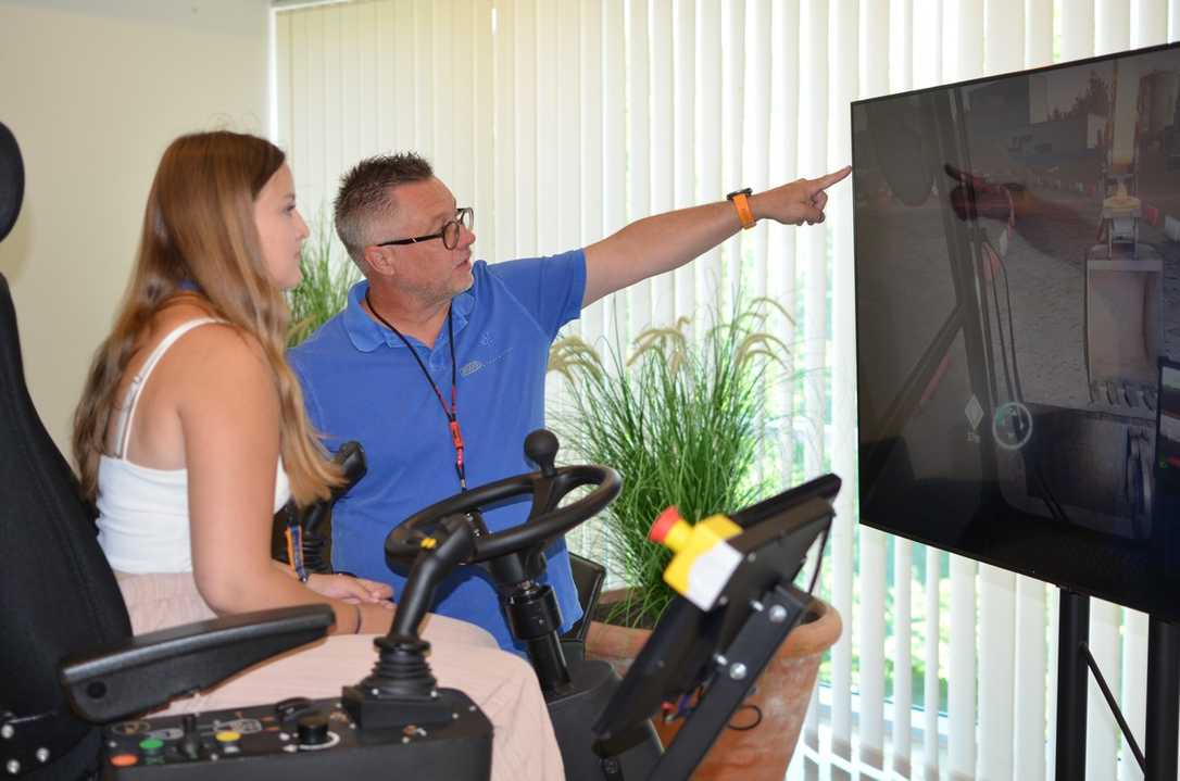 Deutscher Meister im Steuern von Baumaschinen gesucht Deutscher Meister im Steuern von Baumaschinen gesucht