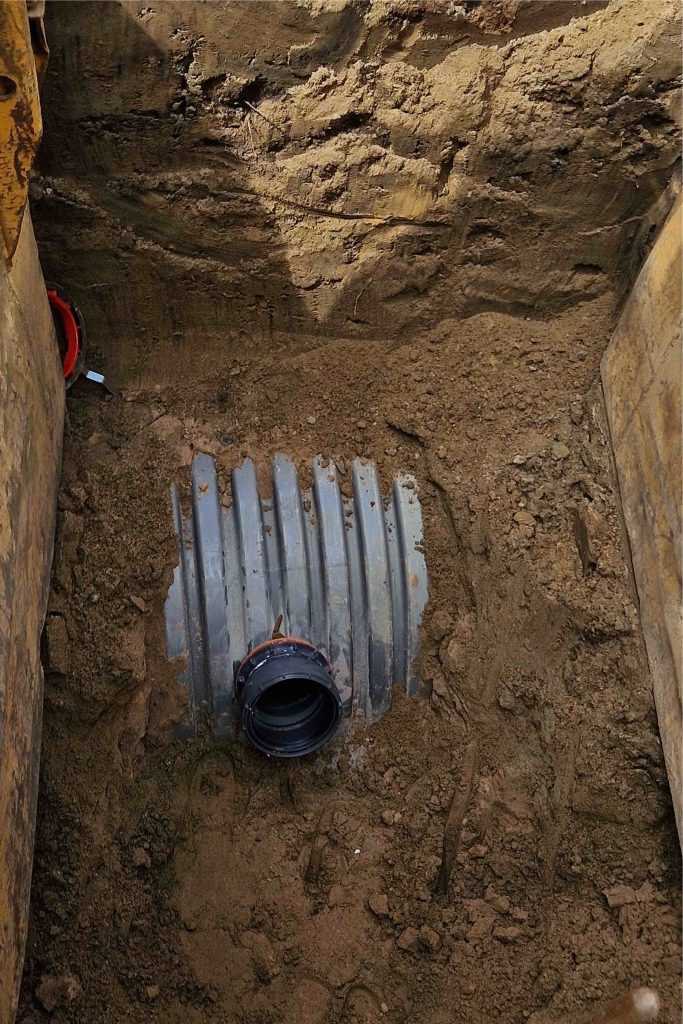 Mithilfe von Connex-Anschlüssen lassen sich Hausanschlussleitungen punktgenau und einfach anbinden. | Foto: Funke Kunststoffe