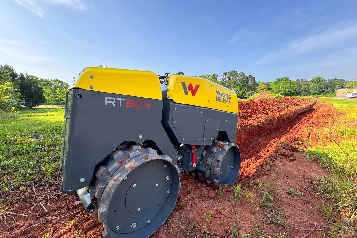 Ermöglicht eine effiziente Bedienung und erhöht die Arbeitssicherheit auf der Baustelle: die neue Grabenwalze RT mit Funk- und Infrarot-Fernsteuerung. | Foto: Wacker Neuson