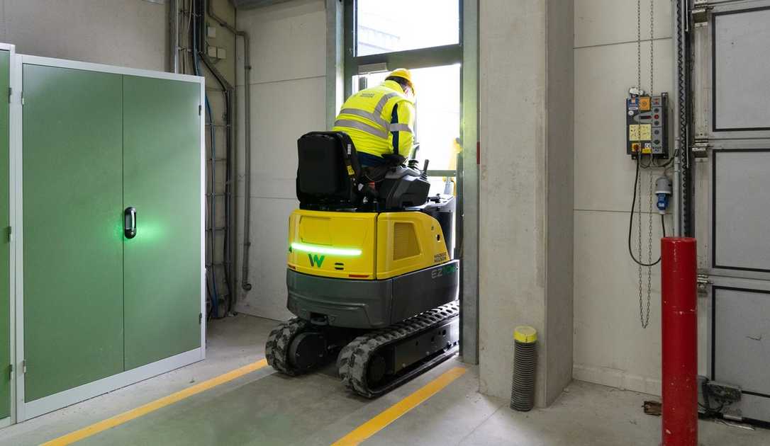 Wacker Neuson bringt neuen zero emission Elektro-Minibagger EZ10e ohne Abgasemissionen