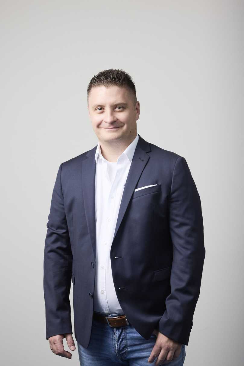 „Die standortübergreifende Lösung ermöglicht uns einen perfekten Überblick – einfach, zuverlässig und zeitsparend.“ Bernhard Freundlinger | Foto: Der freundliche Maler „Die standortübergreifende Lösung ermöglicht uns einen perfekten Überblick – einfach, zuverlässig und zeitsparend.“ Bernhard Freundlinger | Foto: Der freundliche Maler