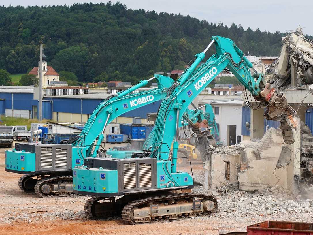 Schwere Bagger im Steinbruch: Kobelco debütiert auf der Steinexpo 2026 Schwere Bagger im Steinbruch: Kobelco debütiert auf der Steinexpo 2026