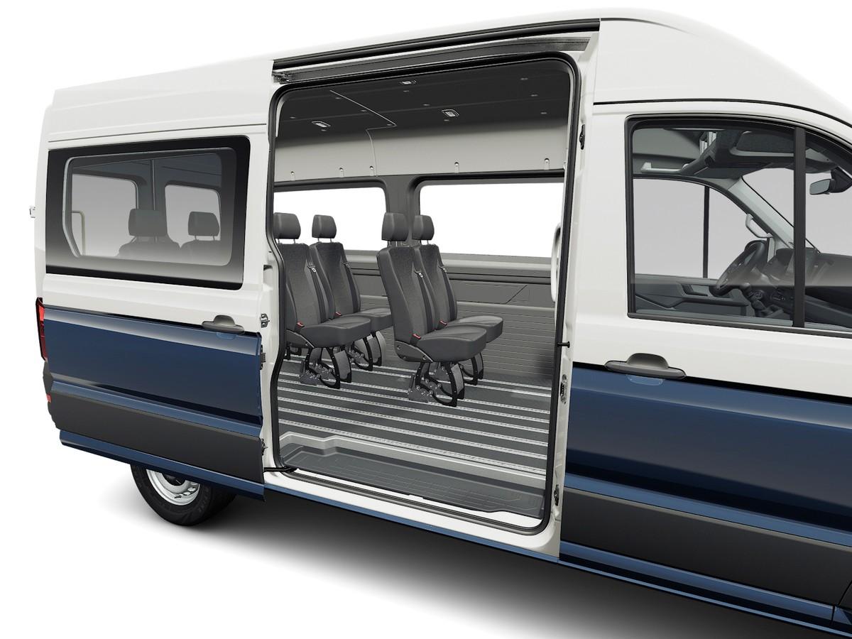 Der rundum verglaste Crafter Kombi kann bis zu acht Passagiere plus Fahrer aufnehmen. | Foto: Volkswagen Nutzfahrzeuge