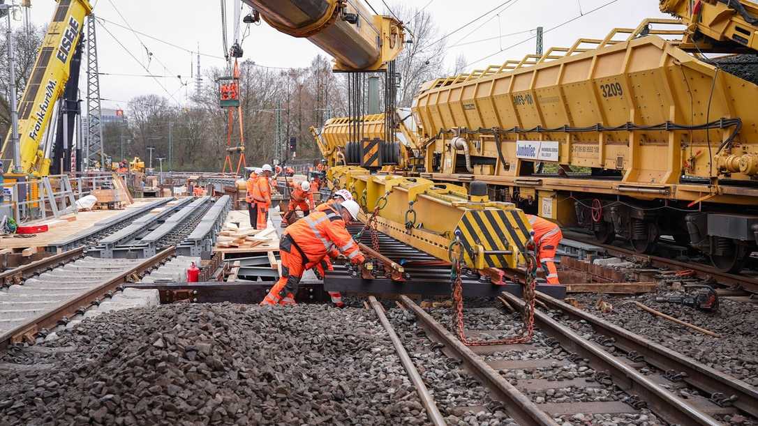 Strabag AG 2025: Bahnbau gleicht Straßenbau-Krise aus