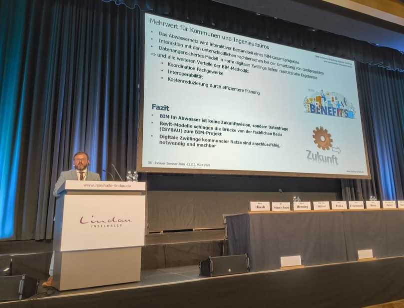 Vom Isybau-Standard zur Revit-fähigen Infrastruktur: Prof. Dr. Florian Winter referierte über die BIM-konforme Erstellung digitaler Zwillinge von Abwassernetzen. | Foto: B_I/Valdix
