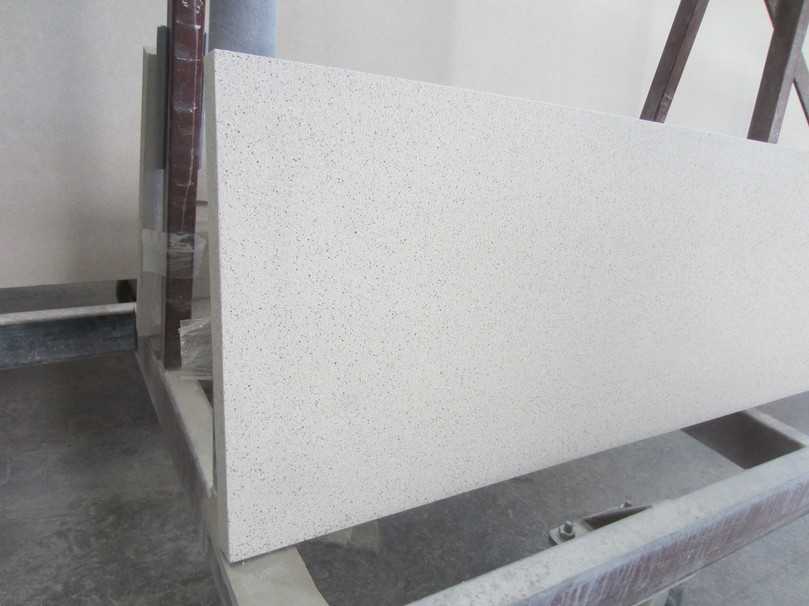 Beton, der in der Sonne glitzert: Um das gewünschte Erscheinungsbild liefern zu können, fertigte der Anbieter mehrere 1:1-Musterelemente. | Foto: Polycon group